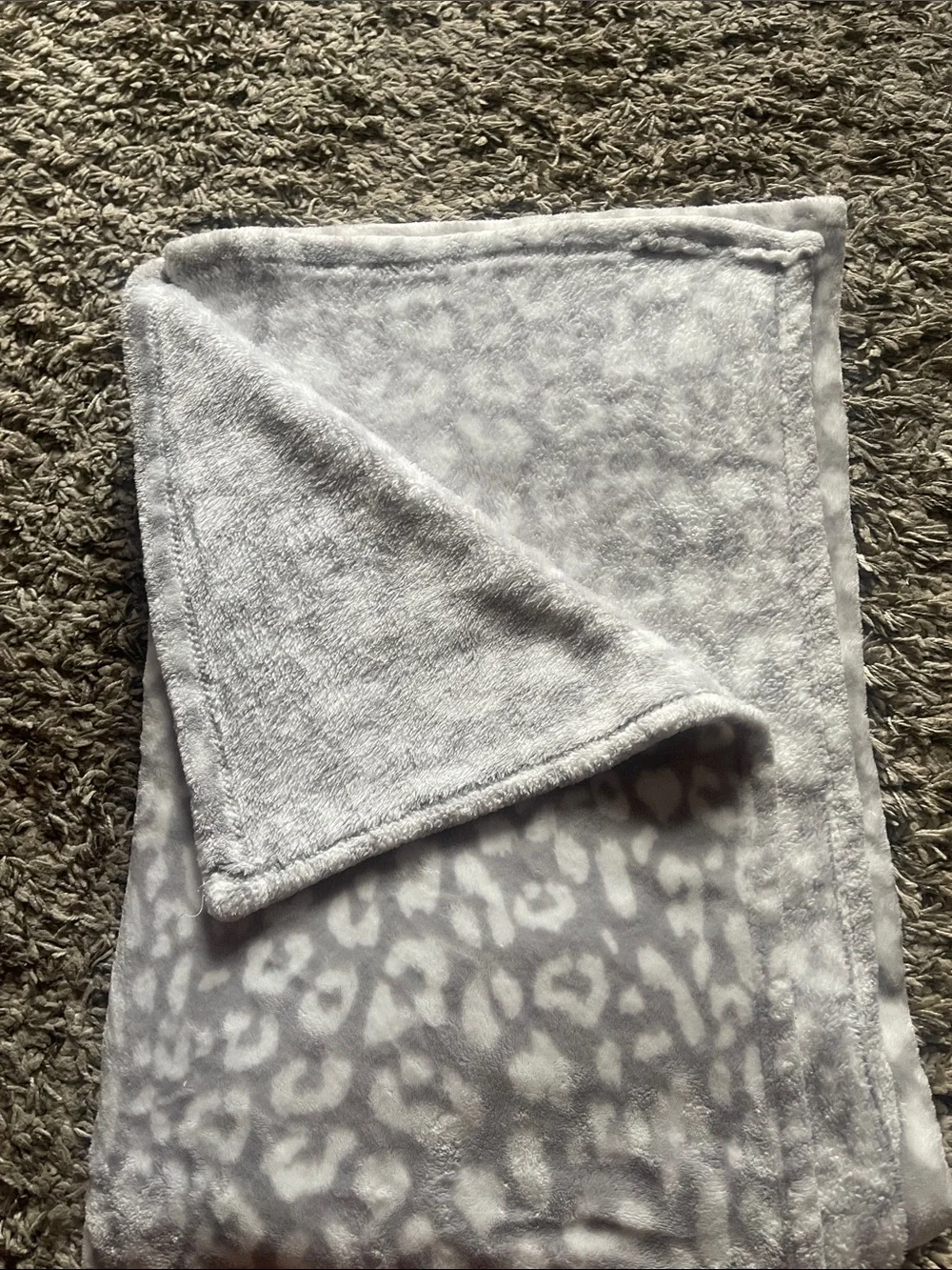 LEOPARD THROW BLANKET